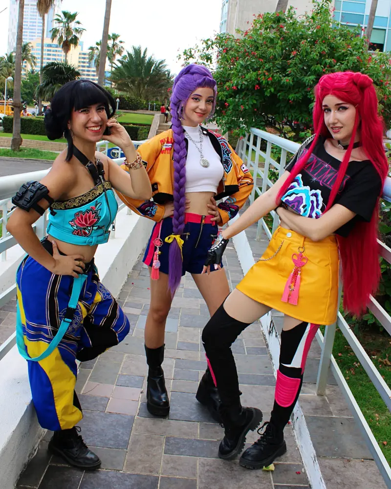 Las tres animadoras de Huntrix listas para su show